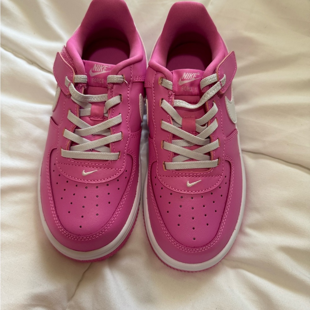 Nike Kids Sneakers in Pink and White